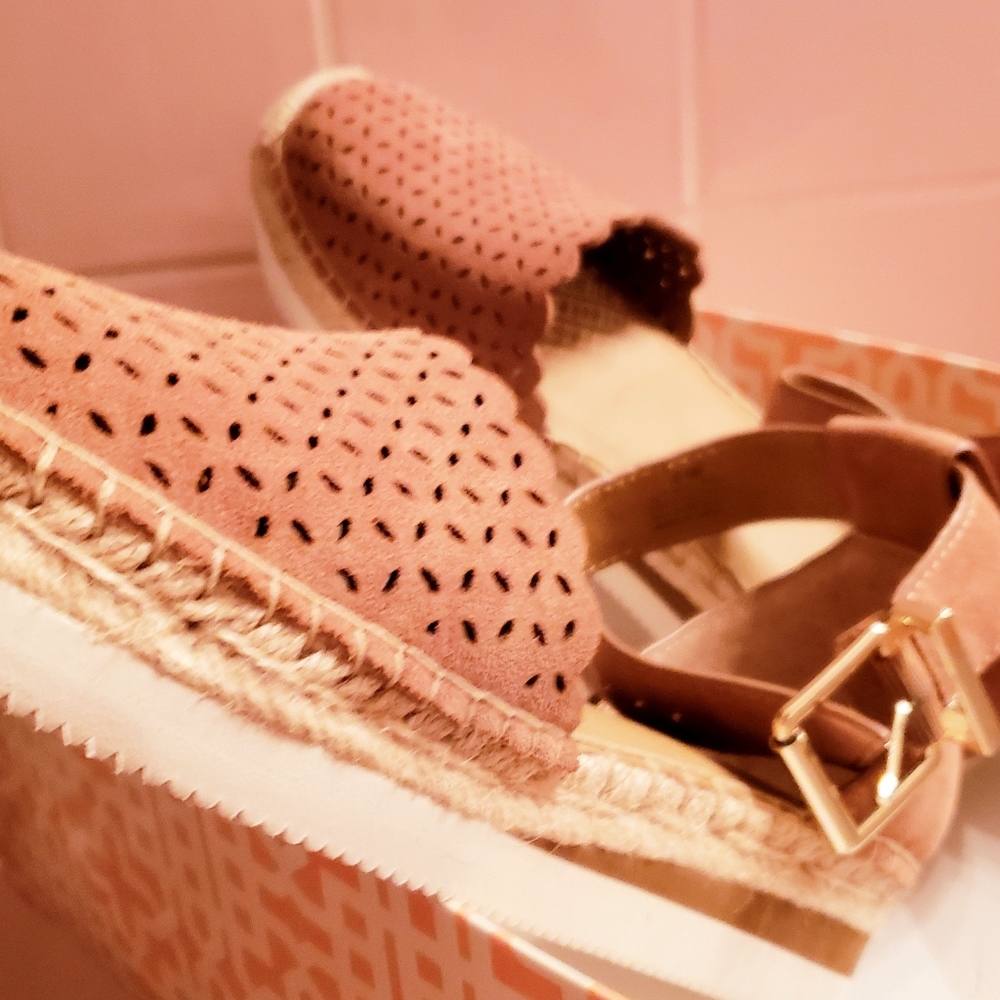 Gianni Bini DANCE OFF Platforms 6.5